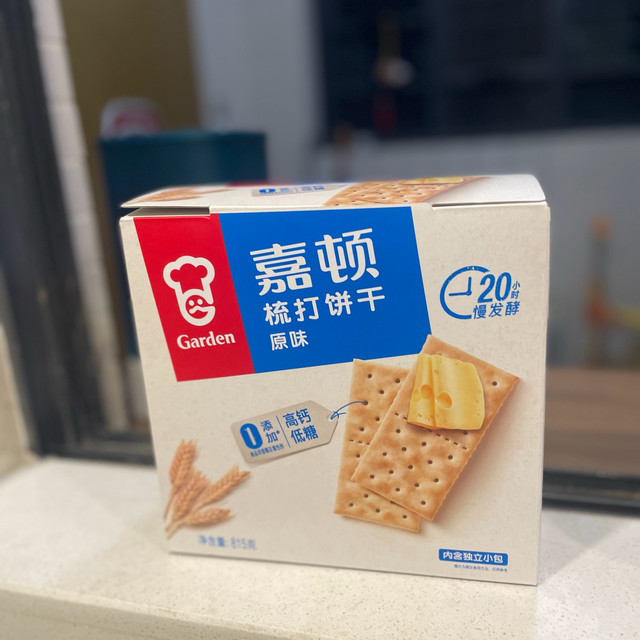 嘉顿梳打饼干一大箱，真是全家都爱的万能零食！