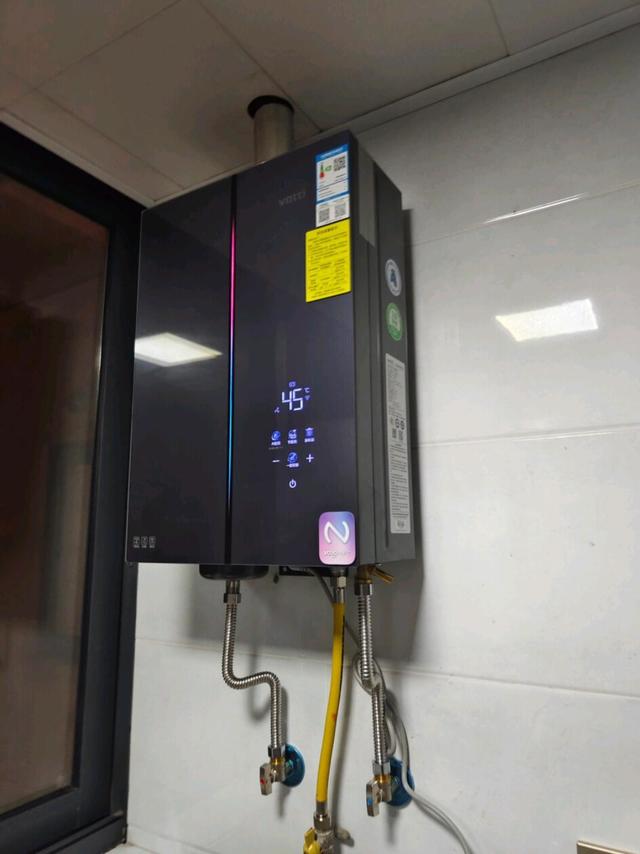 冬天洗澡，什么样的热水器能保证「水又大又热还稳定」，让你不再瑟瑟发抖？