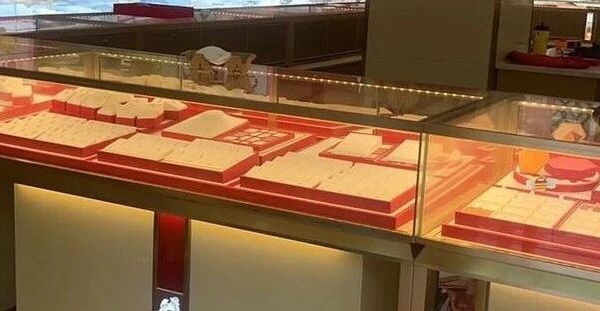 马年金饰神仙打架！马年“拍马屁”？周大福设计师也太有才了吧！