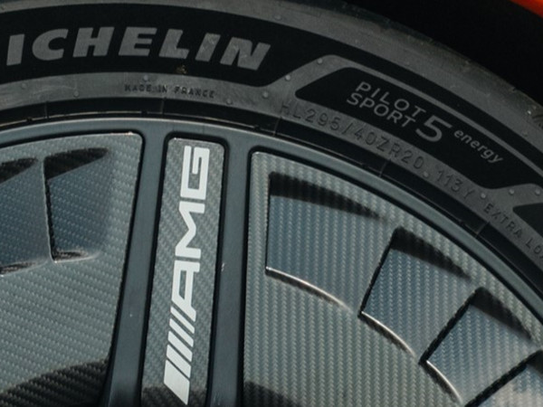 看到有同行发 Concept AMG GT XX 在创纪录的 8 天4 万多公里恒定高速测试时的最重要伙伴，Michelin Pilot Sport 5 Energy 轮胎的相关信息，我补充一点内容。