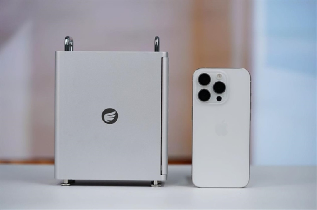 致敬苹果Mac Pro刨丝器!奥睿科Omini Pro迷你机图赏