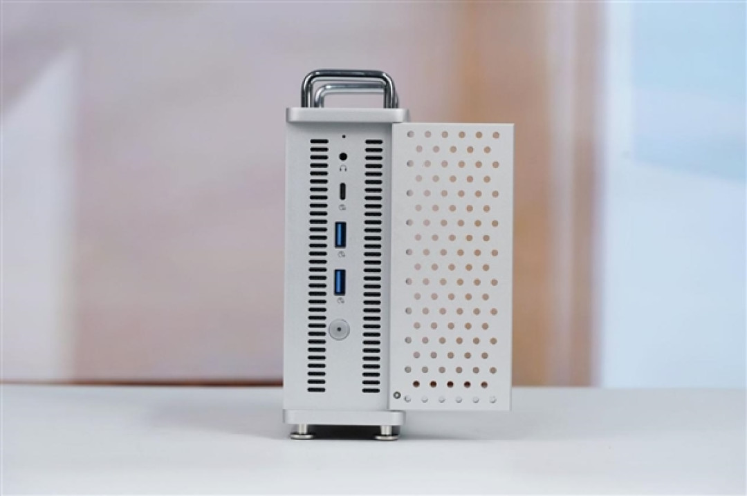 致敬苹果Mac Pro刨丝器!奥睿科Omini Pro迷你机图赏