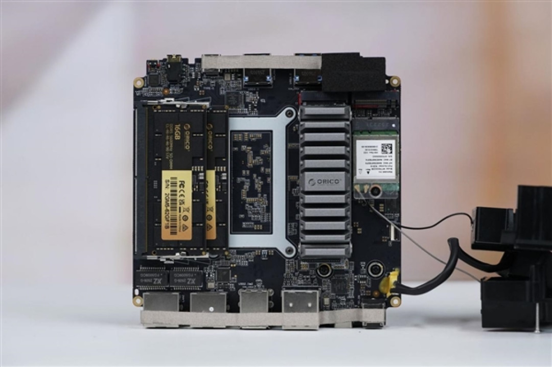 致敬苹果Mac Pro刨丝器!奥睿科Omini Pro迷你机图赏