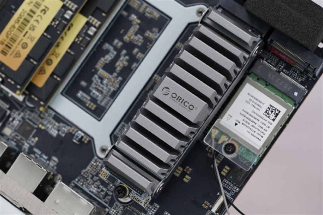 致敬苹果Mac Pro刨丝器!奥睿科Omini Pro迷你机图赏