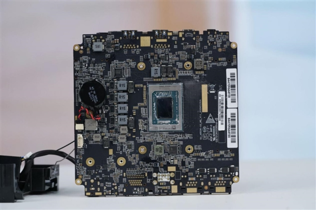 致敬苹果Mac Pro刨丝器!奥睿科Omini Pro迷你机图赏