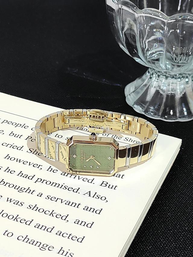 #配饰种草##时尚首饰# 配饰控的宝藏发现 Lola Rose（罗拉玫瑰）女表，演绎复古英伦优雅，今天一定要给你们分享一款我最近挖到的时尚宝藏——Lola Rose（罗拉玫瑰）家的时尚女表。戴上它，仿