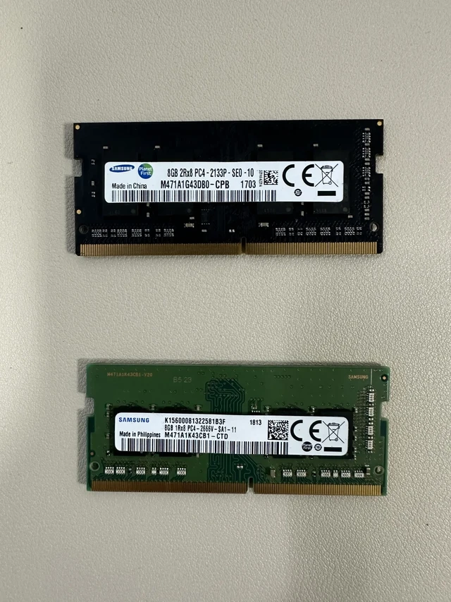 笔记本ddr4三星内存条真假区分。三星内存pcb版通常为绿色，假条为黑色
颗粒真的为sec，假的我也不认识
真的三星内存条pcb版对照强光，过孔是空的。
假内存不稳定，容易死机蓝屏#芯片级维修 #笔记