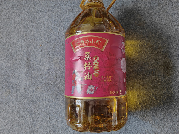 品尝菜籽油自然香，远离科技添加！