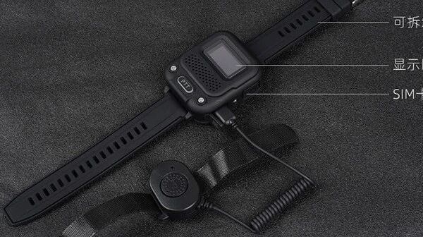 手表式对讲机：小巧便携，佩戴方便，按键操作简单，赠送拇指PTT