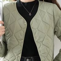 班尼路秋冬棉衣：保暖与轻薄兼备