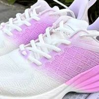 透气飞织鞋面，持久干爽，告别闷热的运动鞋