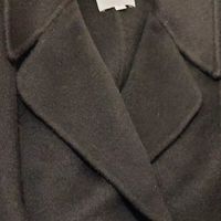 驼绒大衣轻盈暖，冬日穿着新体验