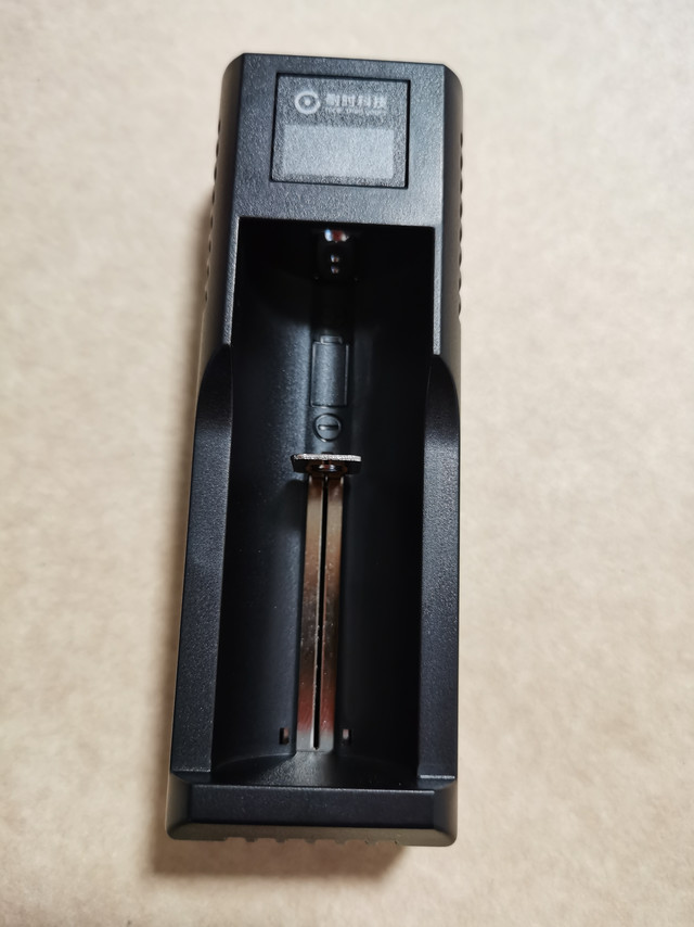 耐时单槽充电器，轻松搞定18650电池