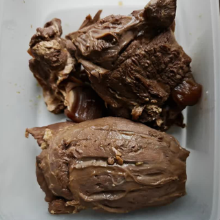 囤卤味！恒都谷饲牛腱：卤完切片全是“金包银”