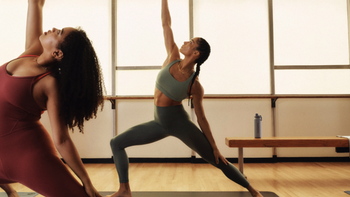 Lululemon与Alo Yoga谁是瑜伽裤王者？1200+用户观点大PK