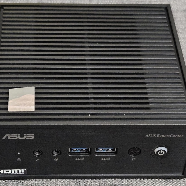 ASUS ExpertCenter PN42 评测：一款无风扇迷你电脑！