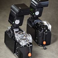 神牛iT32闪光灯值得入手吗？轻便TTL设计引摄影圈热议