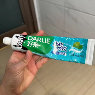 好来双效清新牙膏：修复牙釉质