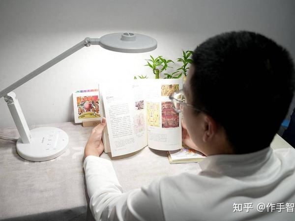 松下的台灯和孩视宝的台灯哪个好？书客、松下、孩视宝实测对比