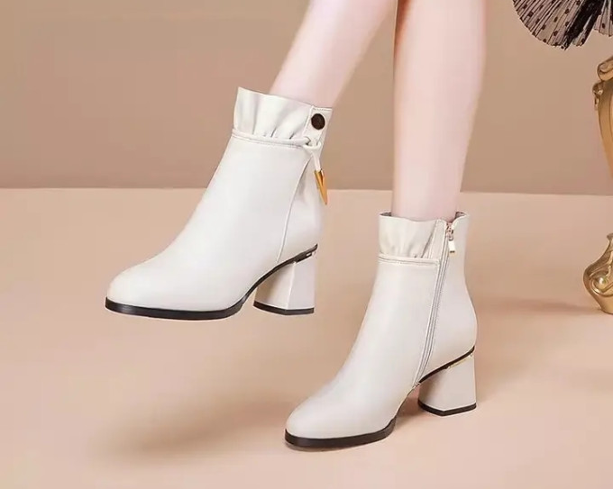 卡帝乐鳄鱼女靴