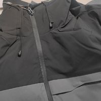 杉杉冲锋衣版型规整，就是有点大