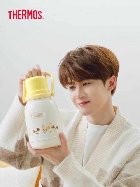 #杯杯温暖 多多相见##膳魔师品牌代言人檀健次#  @膳魔师THERMOS 👉当檀健次遇上膳魔师👉当“呆球”萌力邂逅生活暖意        💕一场关于温暖陪伴的故事，便在这个秋冬悄然开启。🎉恭喜檀健次