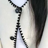 这件ELLE小香风外套，轻盈暖暖裹住冬日优雅