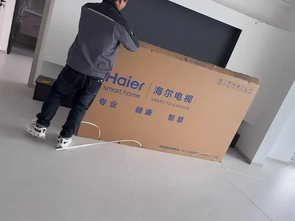 海尔大品牌值得拥有，包装仔细，发货速度也很快，安装服务态度很好。产品和售后样样都优秀，省心程度5颗星！画面很清晰，色彩还原准确，音效也不错，功能丰富，操作简单易上手，价格很亲民。非常值得购买。#海尔国