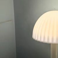 最近发现了一款超绝的床头灯，简直是卧室里的高级感担当