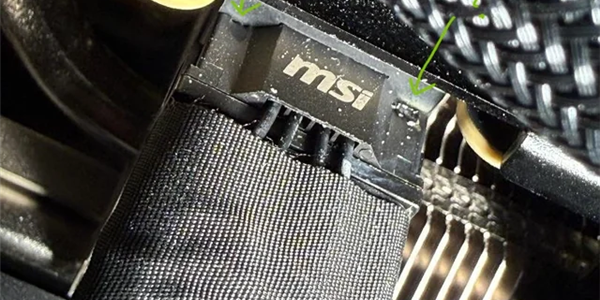 RTX 5090又烧了！直接熔化焊死在GPU上取不下来