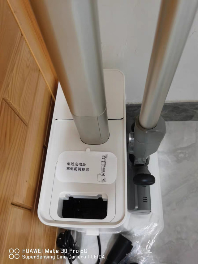 美的F30吸尘器：AI自集尘黑科技