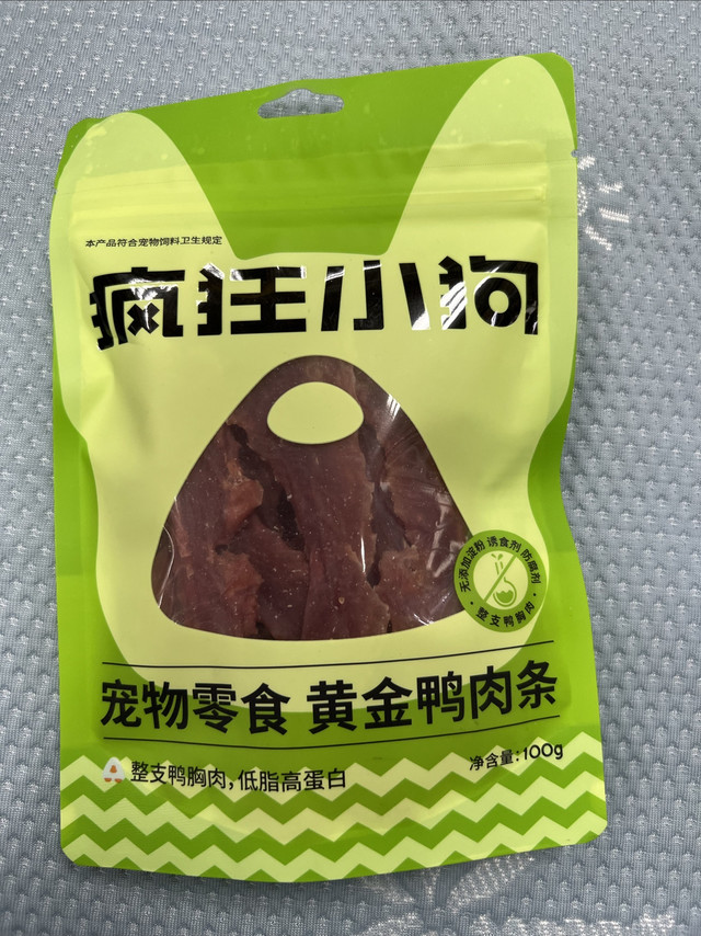 啃出脆香的安心，疯狂小狗黄金鸭肉条，是毛孩子的低脂肉香小欢喜