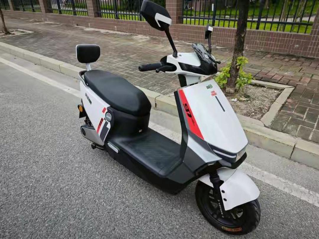 绿源获宝马授权推电动豪车,年轻人的首辆高端代步车