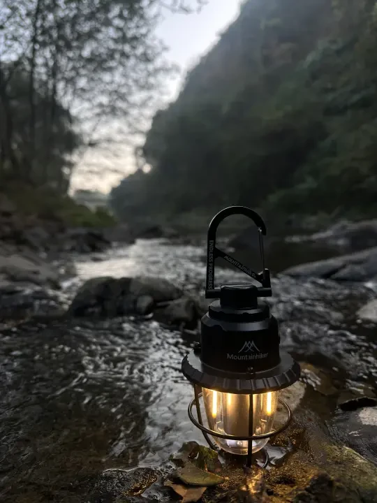 户外氛围感神器｜这只露营灯太宝藏了吧