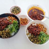 看看我家冬季晚餐,鸡肉拌米粉,开胃爽口又好吃,做法真不难!