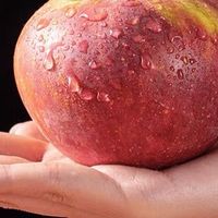 云南丑苹果：外表粗粝，甜蜜入心。