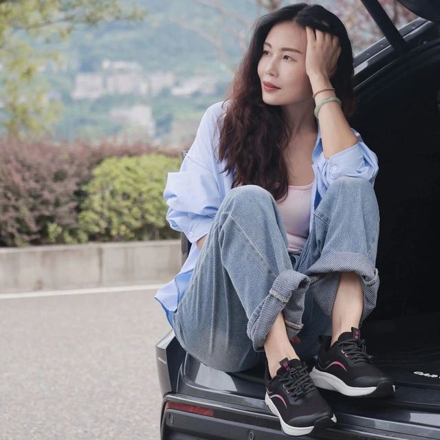 穿出舒适时尚感！这双鞋让我的秋日穿搭稳赢~