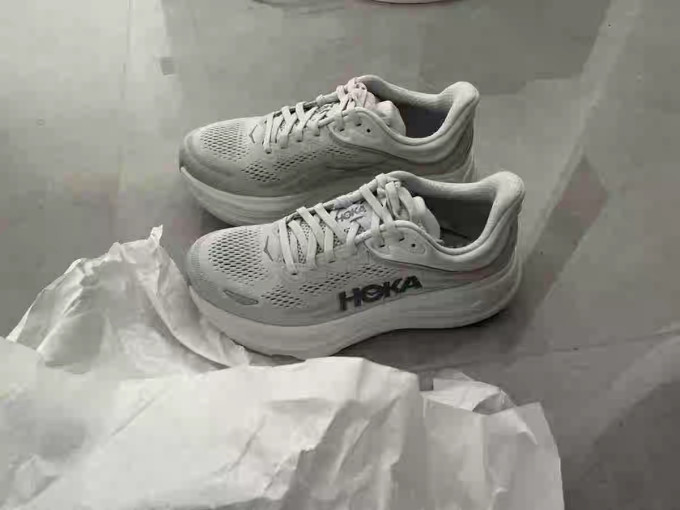 跑鞋