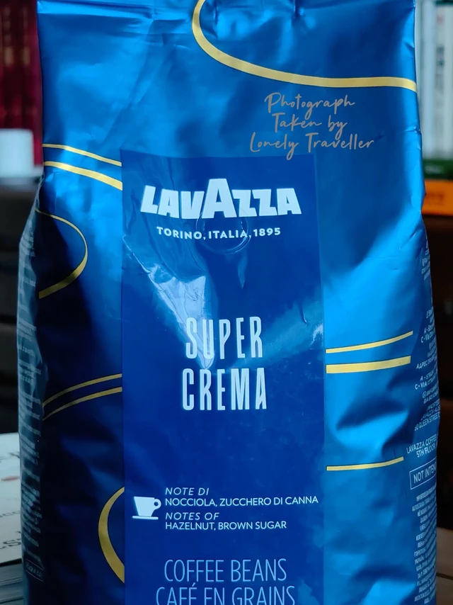 独旅浪途，午后给自己找下周的口粮豆

        一袋专做意式浓缩咖啡的深烘拼配豆。

        感觉这两年的我比专业咖啡师都用功。咖啡专业的英文词汇几乎没有了生词。一个是我的勤奋，另一个舍