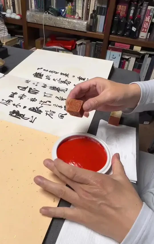 崔寒柏 先生试用西泠曹勤老师所制印泥。#传统文化 #崔寒柏#西泠印泥#西泠印社#曹勤