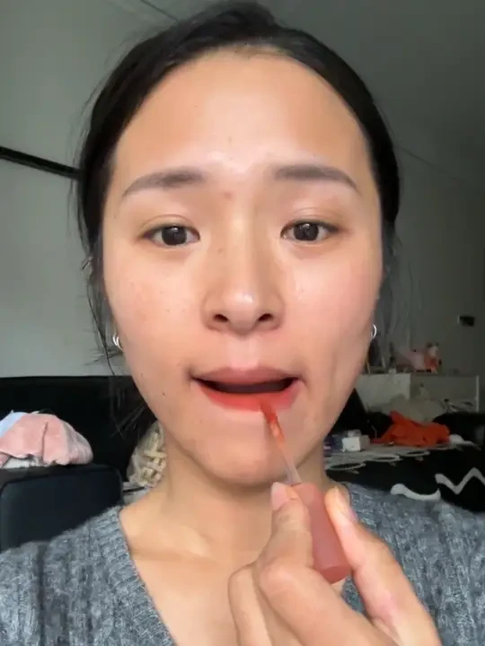 秋冬天怎么可以少的了这种饱和度低的慕斯唇泥，puco是我用的最多最多的唇泥，mm11和mm13可以说是我的本命色号了#puco慕斯唇泥 #puco联名水龙吟 #慕斯唇泥
