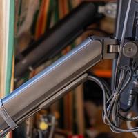 显示器标配底座太矮又太占桌面空间？北弧显示器支架了解一下