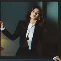 演员李兰迪的时尚造型:展现她的多重面貌,彰显完美的女性形象!