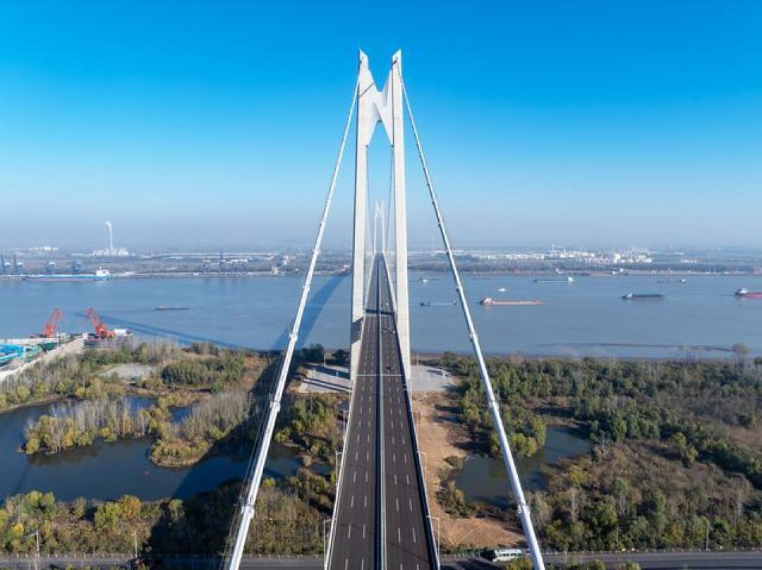 南京新生圩长江大桥通车,世界第三跨度悬索桥10分钟跨江提速!