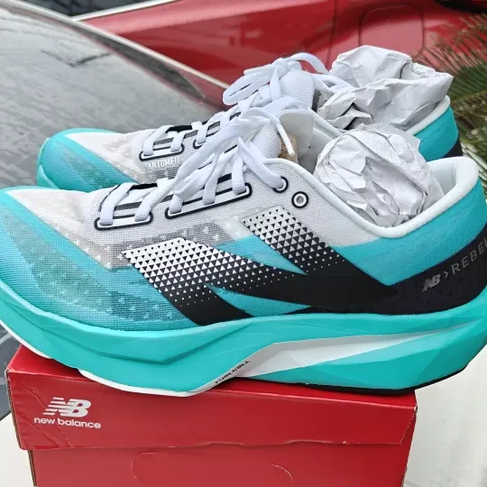 万金油NEW BALANCE Rebel v4跑鞋测评
