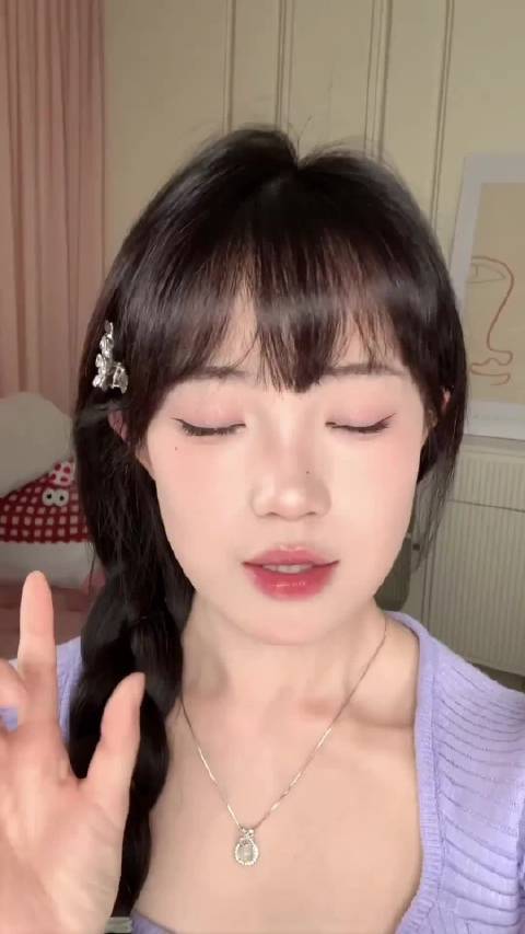 #彩妆产品##我的本命装备# 化妆包钉子户实锤!7个彩妆好物出镜率超高,平价又好用~你最想拥有哪一个? 小炯很快乐的微博视频