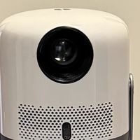 小巧便携，虾皮投影仪适合多种场景