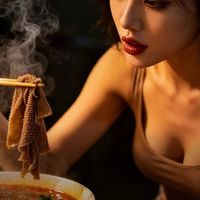 月薪 3 万，吃不起麻辣烫了！