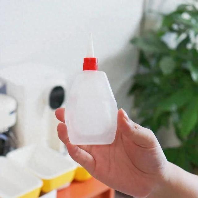 价格低廉的缝纫机油，我愿称之为“万能油”，居家生活用处很多！