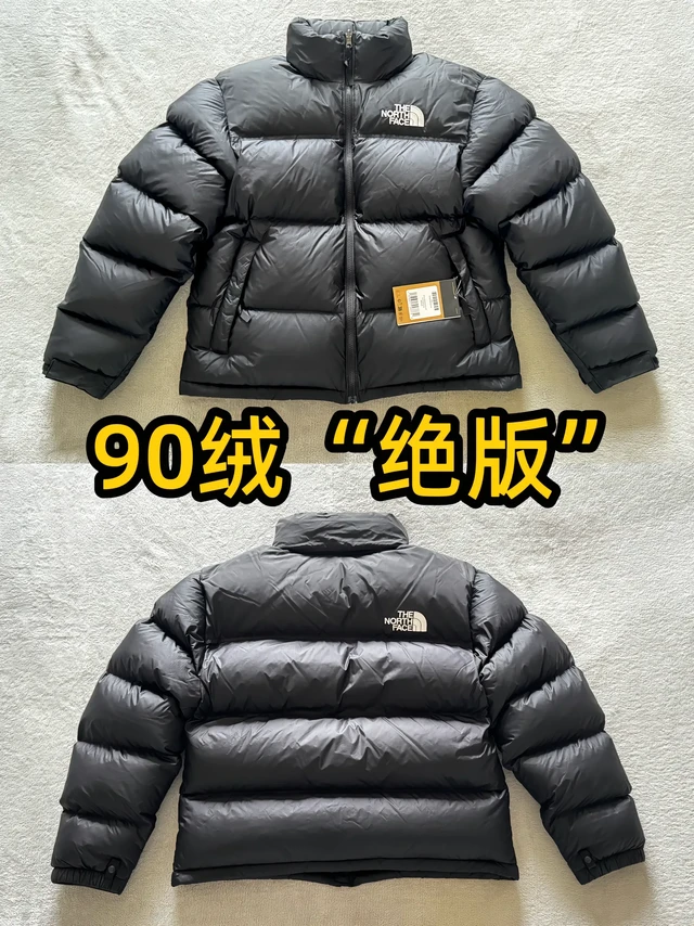 绝版！美版1996或将再无90绒。25新90绒水洗标由90/10变成80/20。结果我偶然翻译了一下水洗标，居然和25新美版都是再生羽绒？ 
相当于25新90绒=25新美版(F25)=80/20再生羽